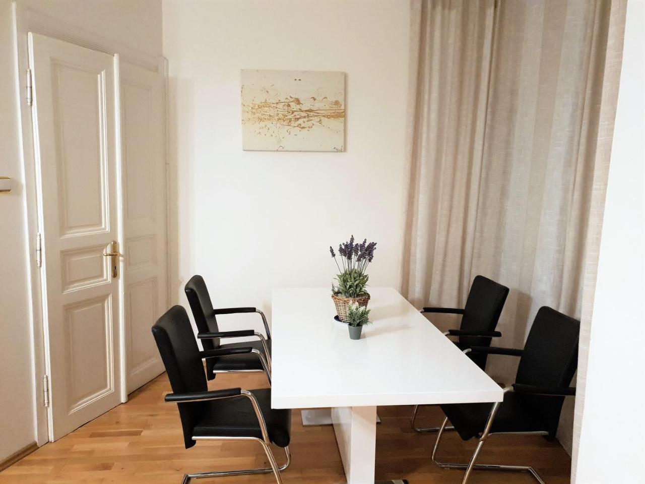 Old Town Square Superior - Valentin Apartmán *